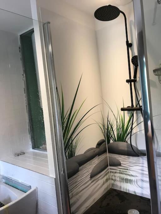 Villa Les Terrasses Dans La Nature Avec Piscine A 2 Pas De Lyon, Metro A 15Mn A Pied Pour Lyon Centre En 10Mn Ou Bus A 300M Pour Lyon Centre Уллен Экстерьер фото